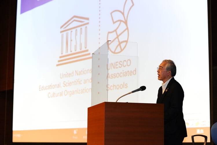 本学ユネスコスクール支援委員会副委員長の吉川成司教授