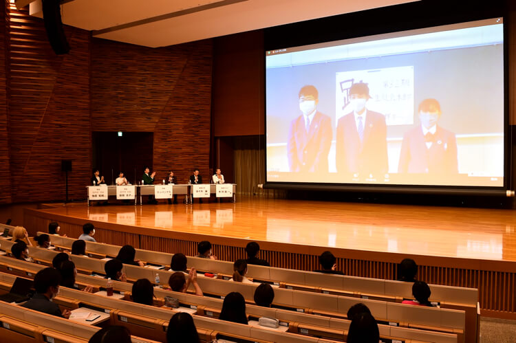 八王子市立別所中学校の代表生徒による発表