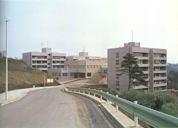 学生寮外観（滝山寮）