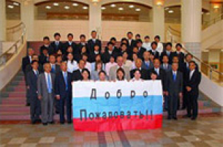 Visitors to Soka University in 2007