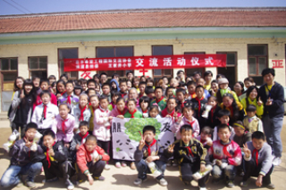 河北省の農村でのボランティア活動の様子