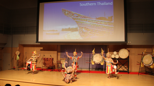 タイの文化芸能団による公演