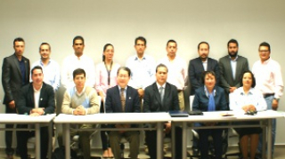  グアナファト大学での円卓会議（前列、左から3番目が宮崎教授）