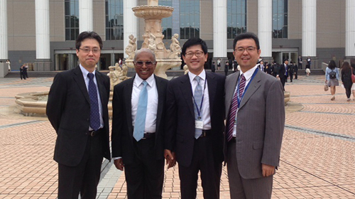  写真右から浅井教授、李鴻培先生（客員教授）、ペイリス先生（客員教授）、西田教授