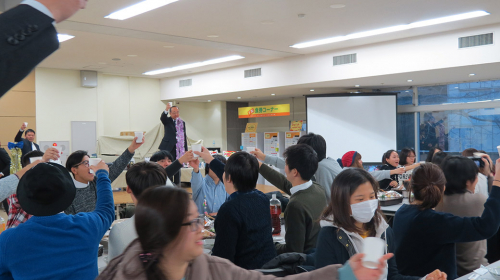 Board of Trustees Chair Yasunori Tashiro proposing a toast 