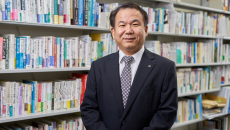 Dean of Faculty of Business Administration Naoki Kuriyama