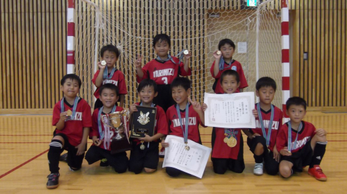1年生の部で優勝した鑓水SCの選手たち