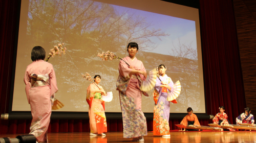 日本舞踊部と箏曲部の演目