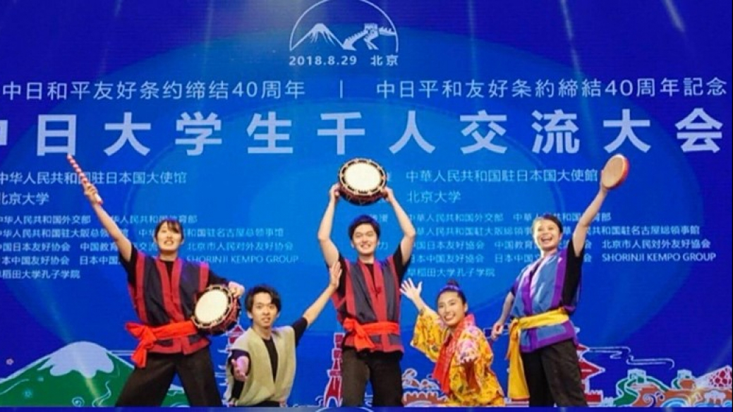 中国で沖縄舞踊を披露した際の写真(一番右が渡辺さん)