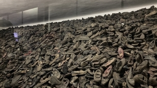 アウシュビッツ・ビルケナウ収容所の犠牲者の靴の山